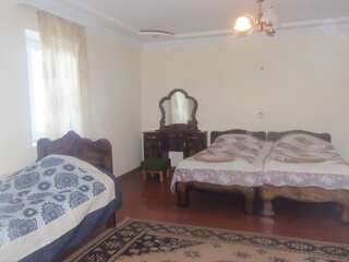 Гостевой дом Valodia Guest House In Mestia Местиа Трехместный номер-6