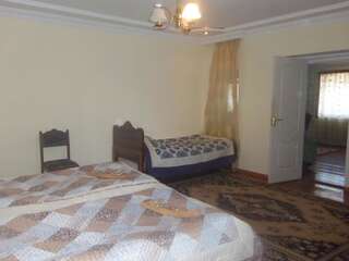 Гостевой дом Valodia Guest House In Mestia Местиа Трехместный номер-7