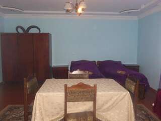 Гостевой дом Valodia Guest House In Mestia Местиа Четырехместный номер-5